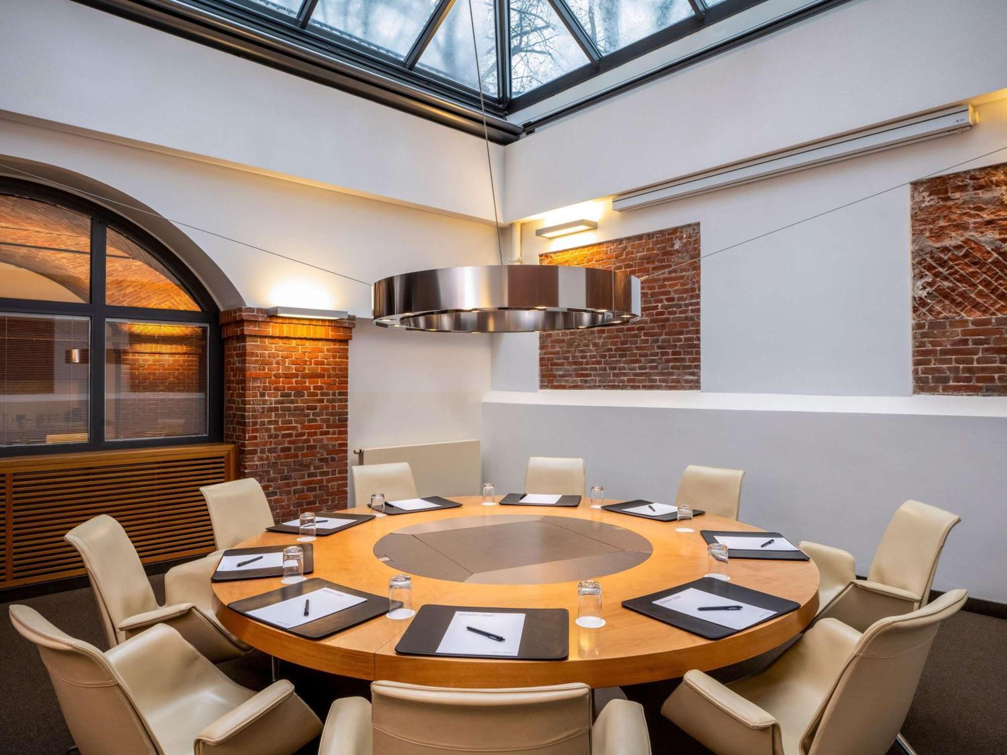 Moevenpick Hotel Hamburg City Экстерьер фото