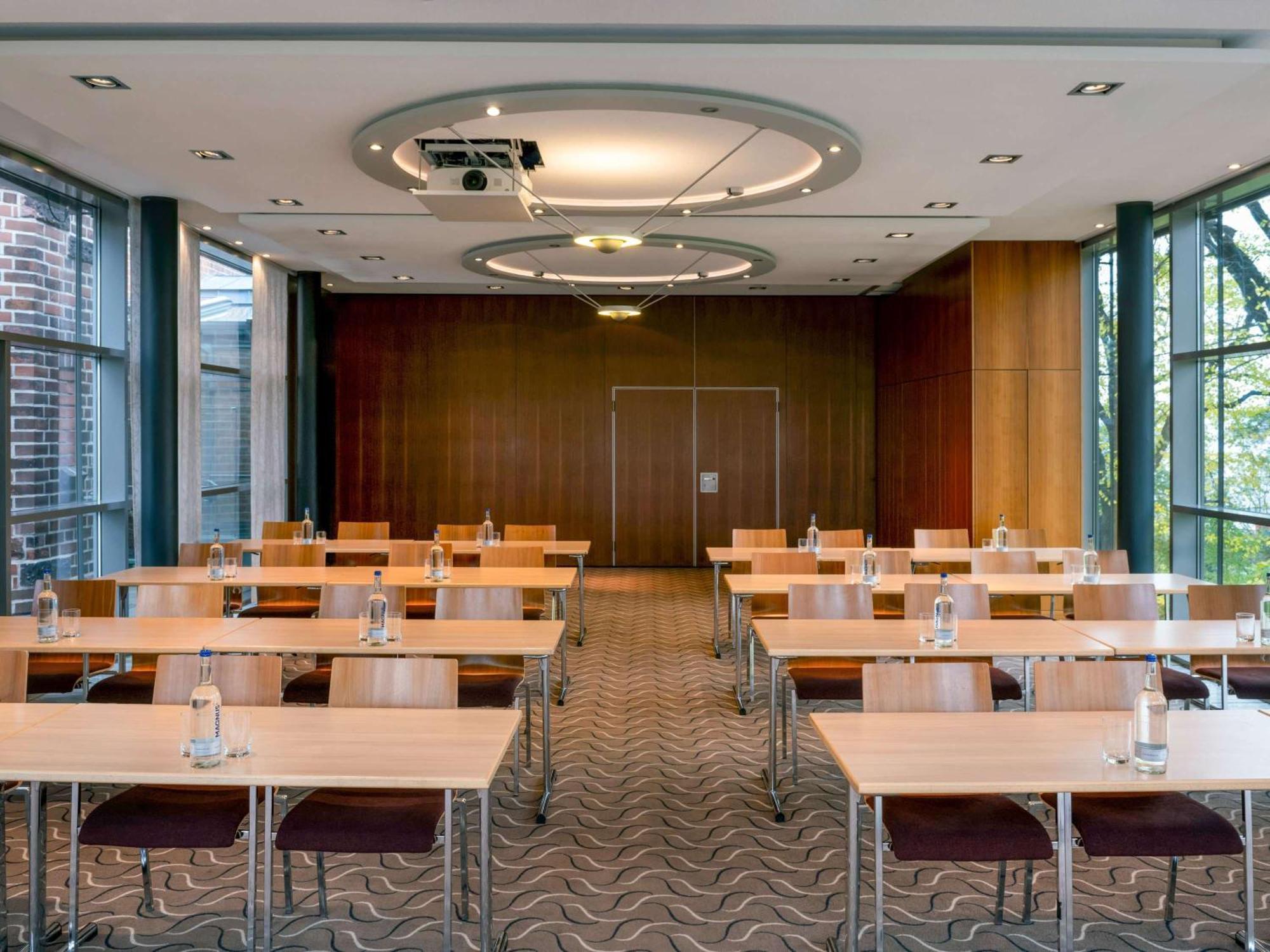 Moevenpick Hotel Hamburg City Экстерьер фото
